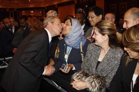 عکسی از برادر بوش در دیدار از امارات متحده عربی Xari9x